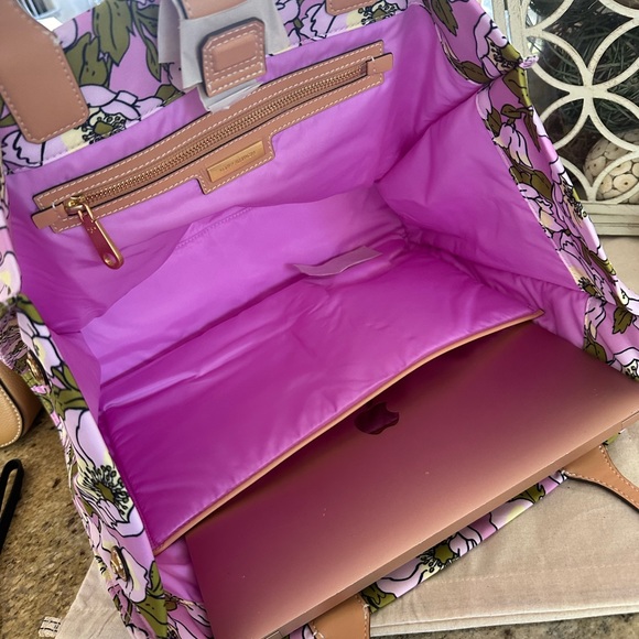 New Tory Burch 💕 ELLA NYLON FLORAL TOTE ASTER PINK FLOWER - Picture 10 of 13